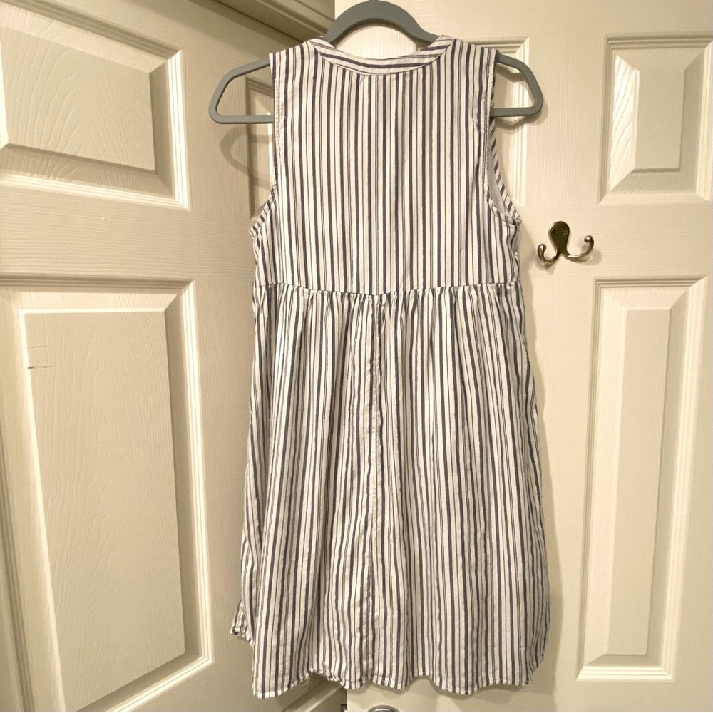 Old Navy Cotton/Rayon Blend Sleeveless Dress - Picture 3 of 9